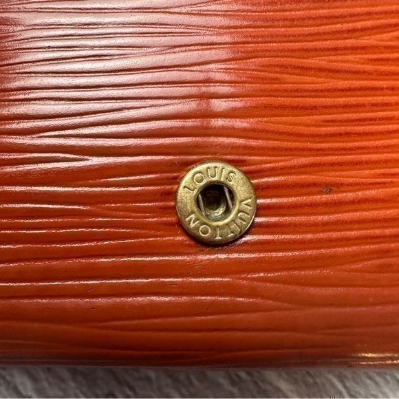 Louis Vuitton Epi leather 4 Ring Key Case. Brown. - Picture 13 of 15